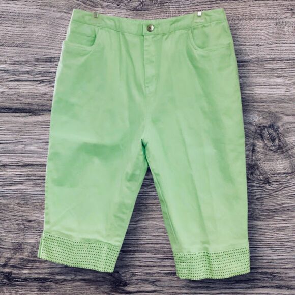 Quacker Factory Embroidered Hem Capri Denim Crop Pants in Green XL - Picture 1 of 9